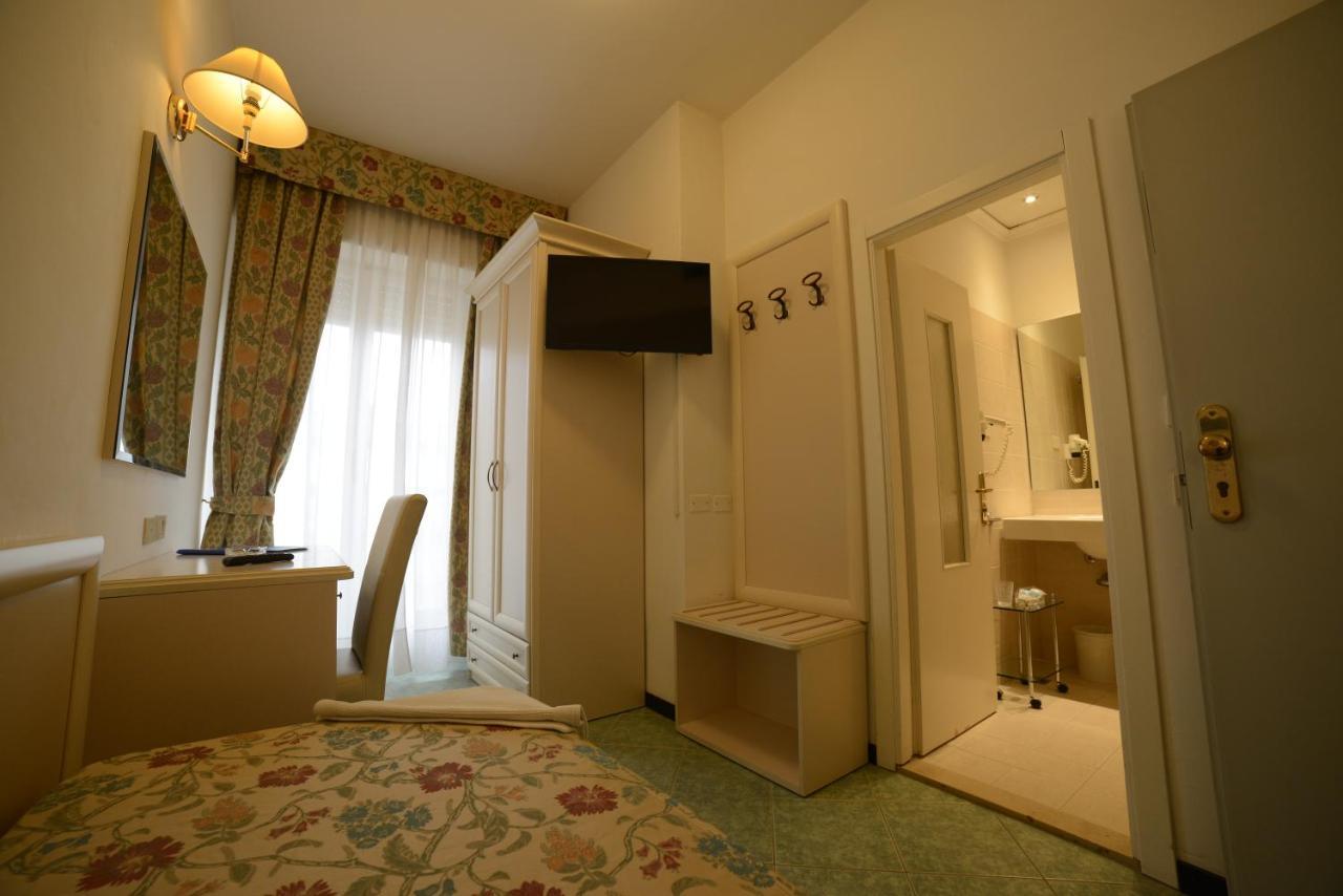 Hotel Nord Est Cattolica Esterno foto