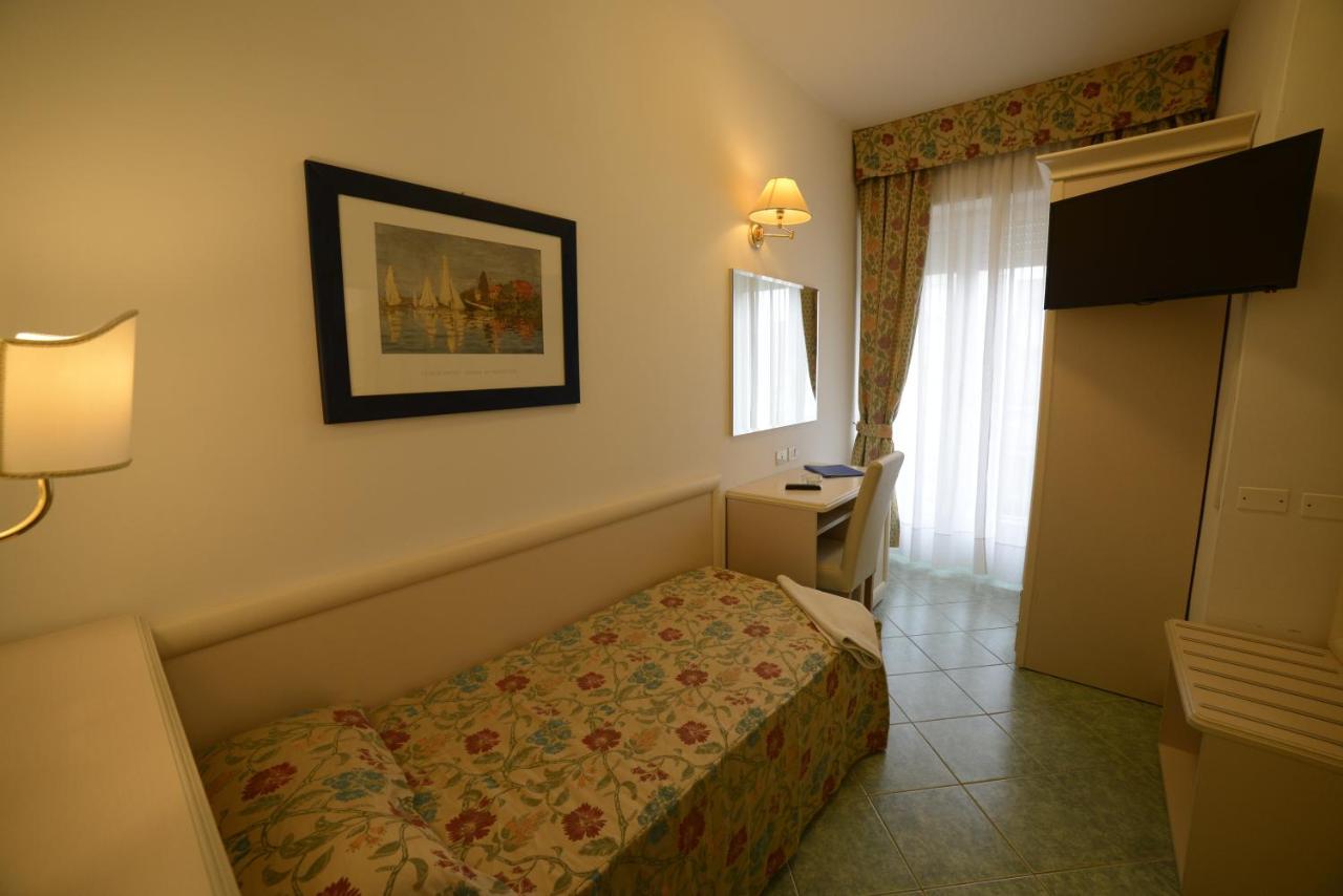 Hotel Nord Est Cattolica Esterno foto